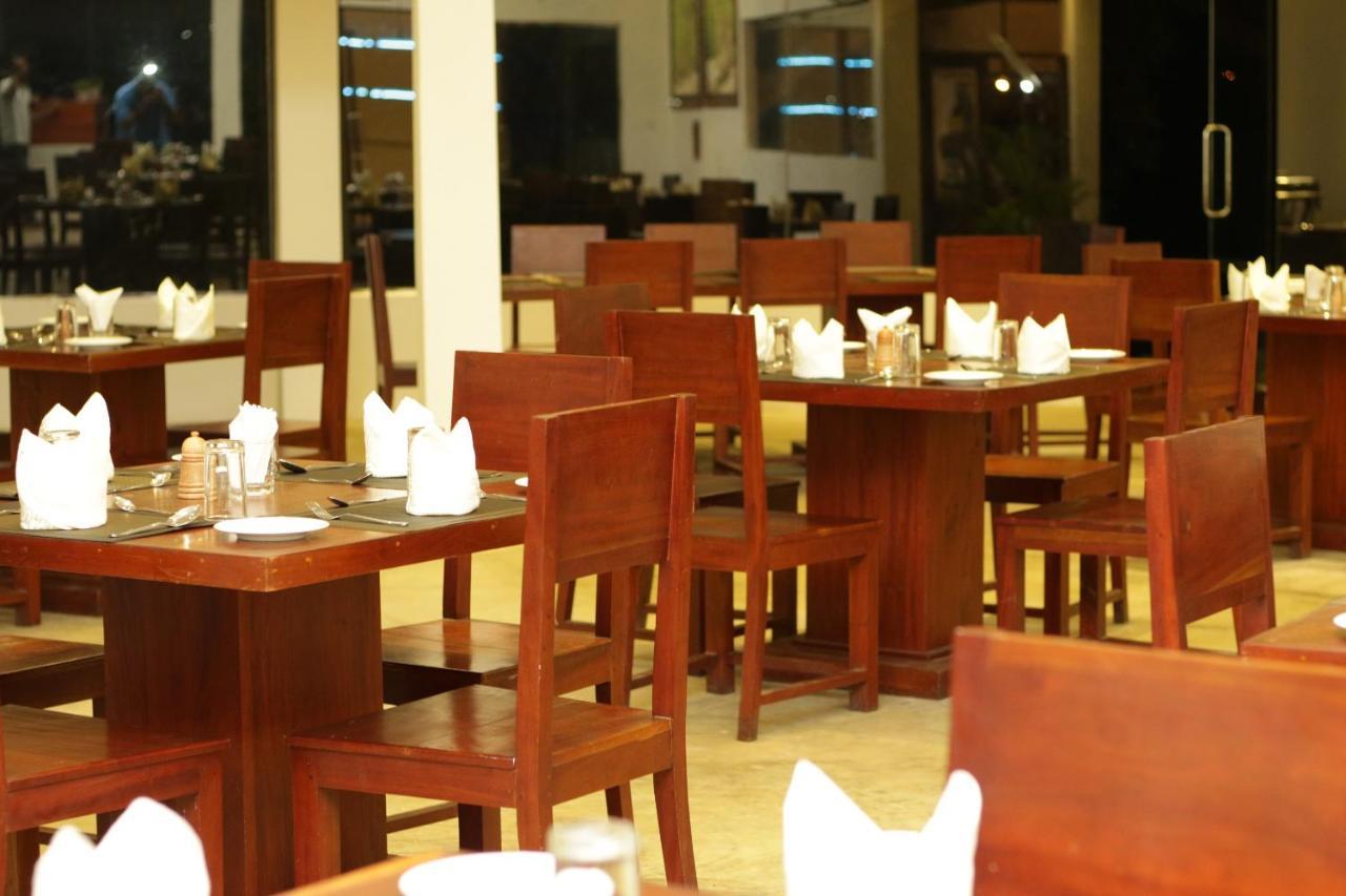 Jade Green Hotel Hambantota Exterior foto