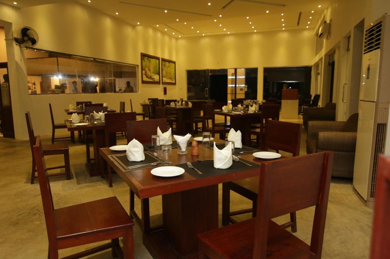 Jade Green Hotel Hambantota Exterior foto