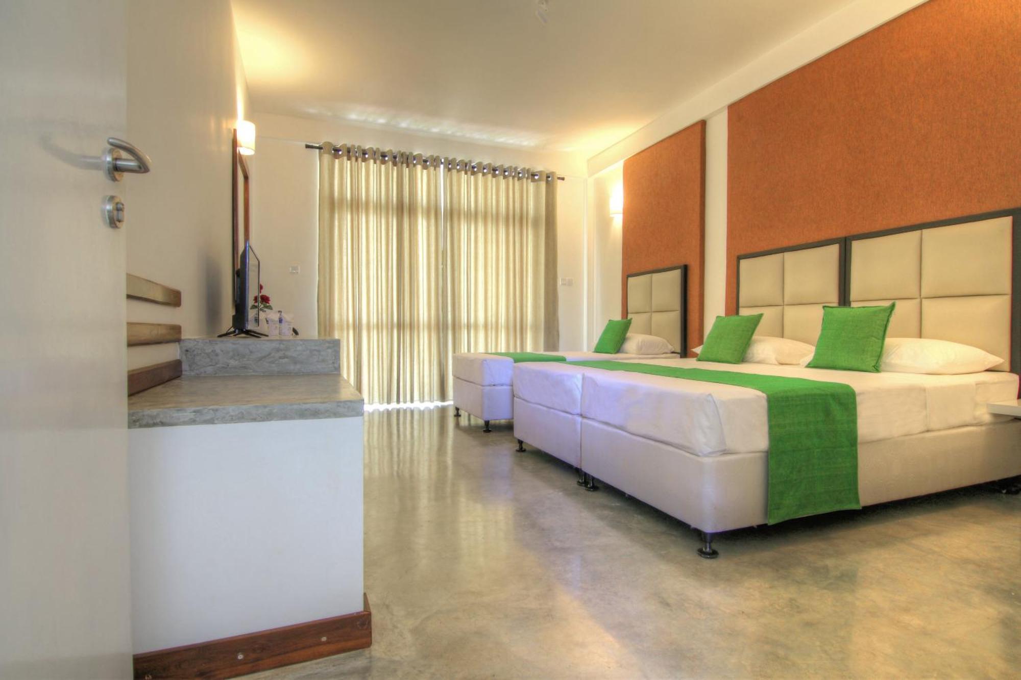 Jade Green Hotel Hambantota Exterior foto