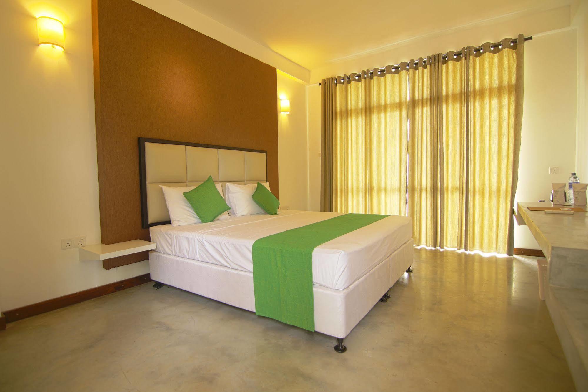 Jade Green Hotel Hambantota Exterior foto